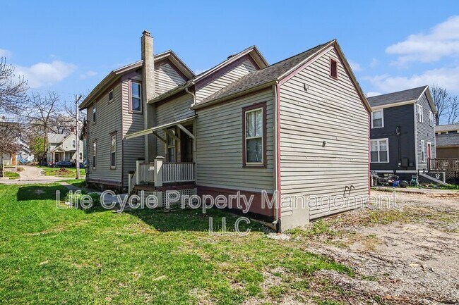 Building Photo - 329 Charles Ave SE