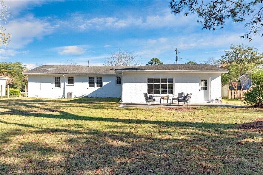 Building Photo - 1077 Harbor View Rd