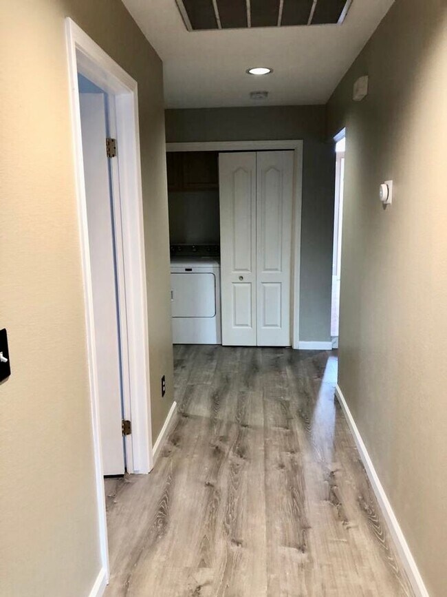 Building Photo - $2,450 Shields & Clovis 3 Bed/ Swimming Pool, Judy Ave.