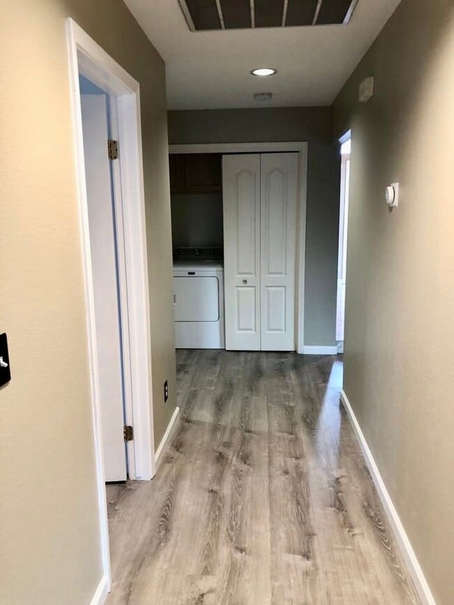 Building Photo - $500 MOVE IN BONUS, $2,450 Shields & Clovis 3 Bed - Judy Ave, Clovis / Swimming Pool