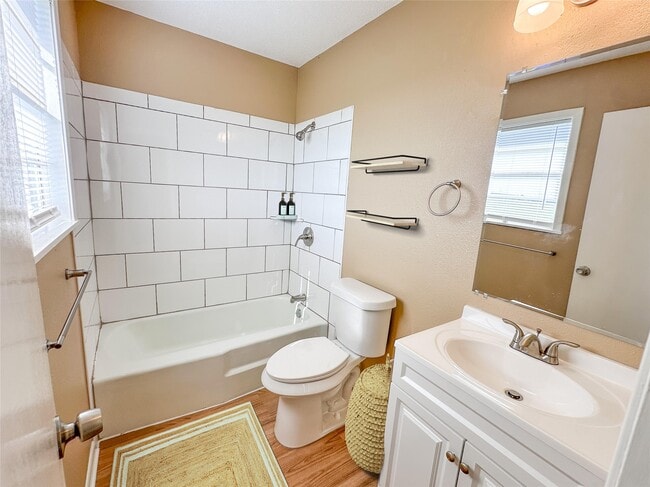 Building Photo - 105 Heatonville Dr