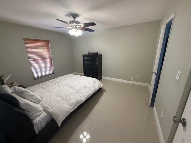 Building Photo - 5928 Papaya Rd