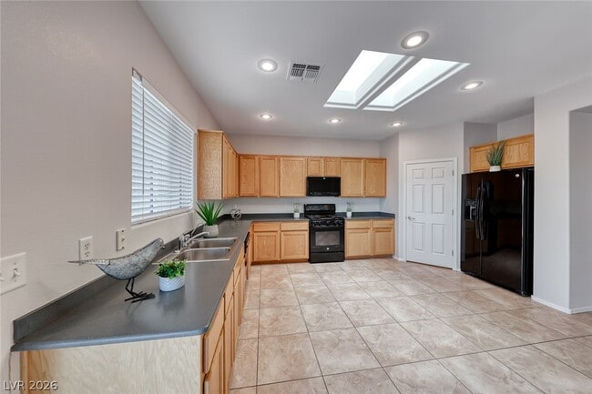 Building Photo - 2343 Schaeffer Hills Dr