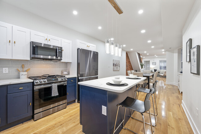 Building Photo - 1135 S 61st St