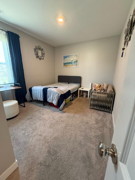 Building Photo - 206 Switchgrass Ln