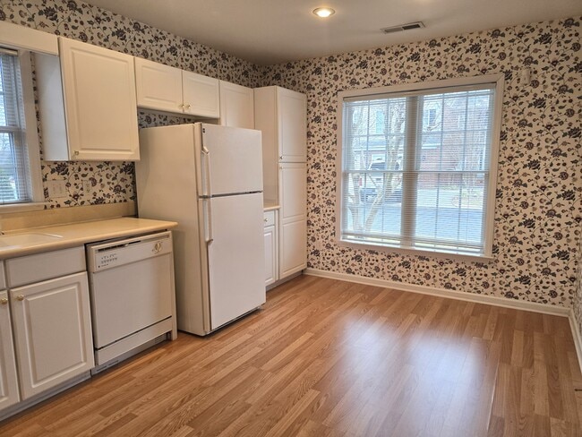 Building Photo - 7532 Riverside Ct