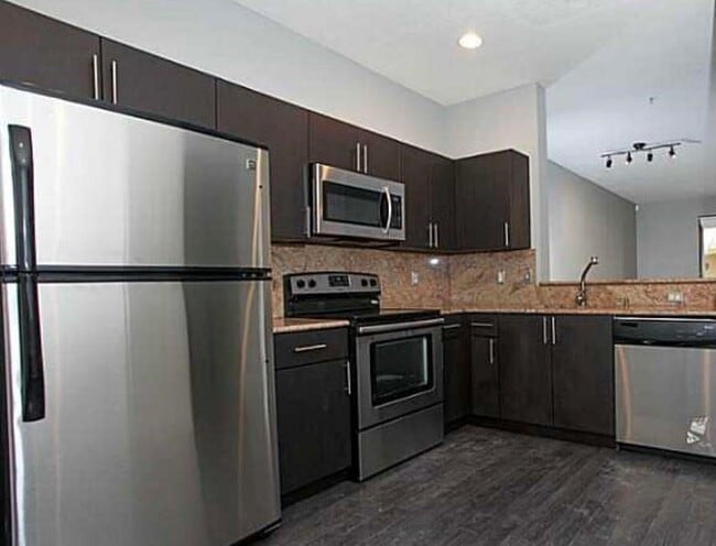 Building Photo - 3890 Tree Top Dr