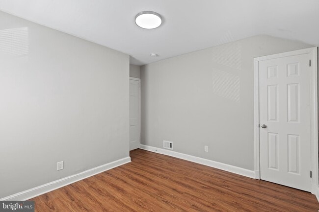Building Photo - 4816 Woodlawn Dr