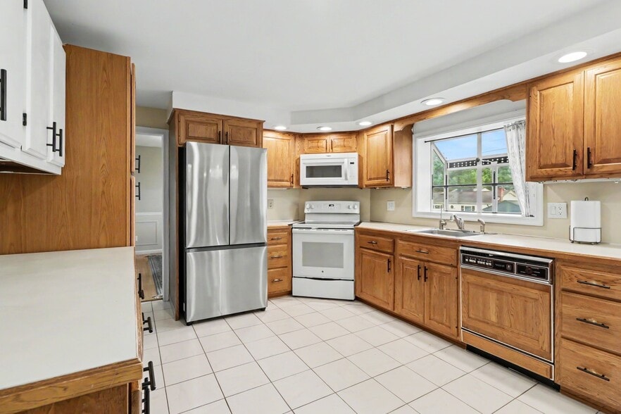 Building Photo - 314 Somerset Dr