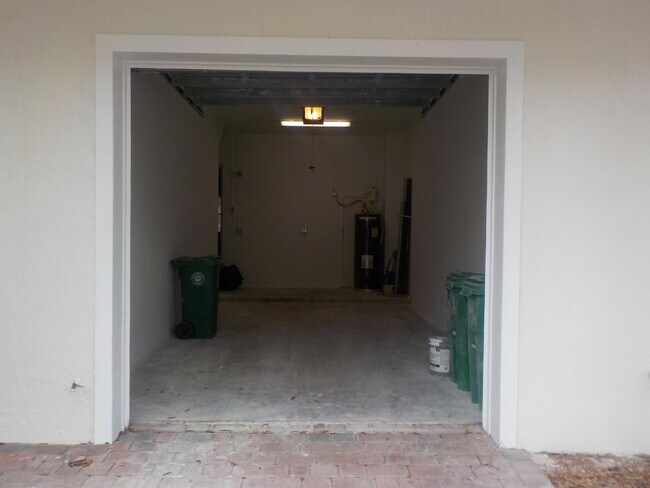 Building Photo - 10440 SW Stephanie Way