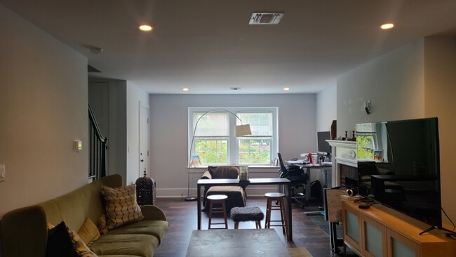 Building Photo - 25 Wilmer St