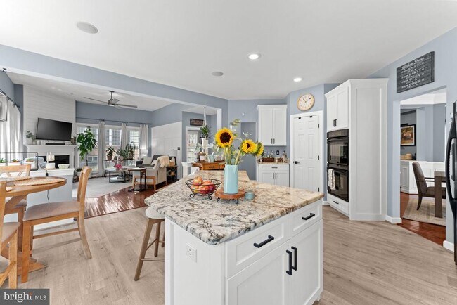 Building Photo - 43550 Riverpoint Dr