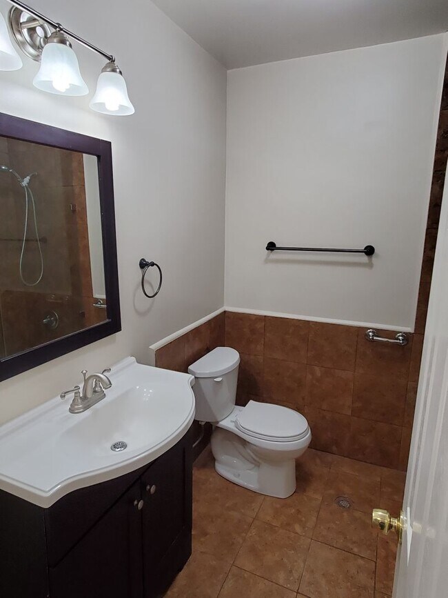 Building Photo - Spacious 3-Bedroom Single Family House with bonus room in Torrance- $4,400/month