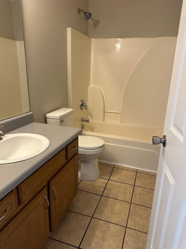 Building Photo - Large 3br 2ba with garage and privacy fence in Antioch, Tn