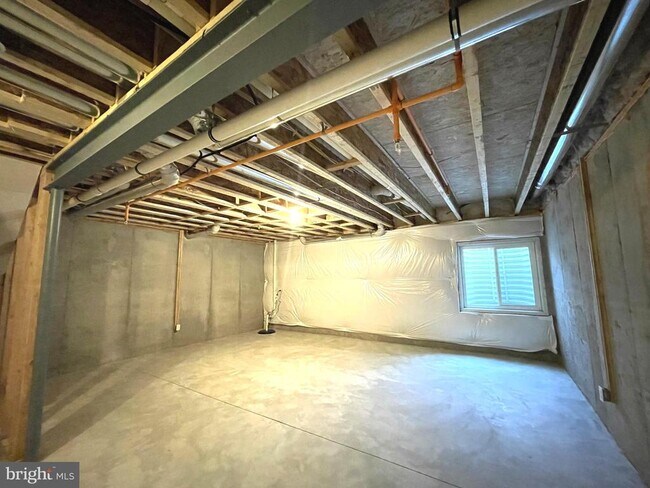 Building Photo - 224 Lilac St