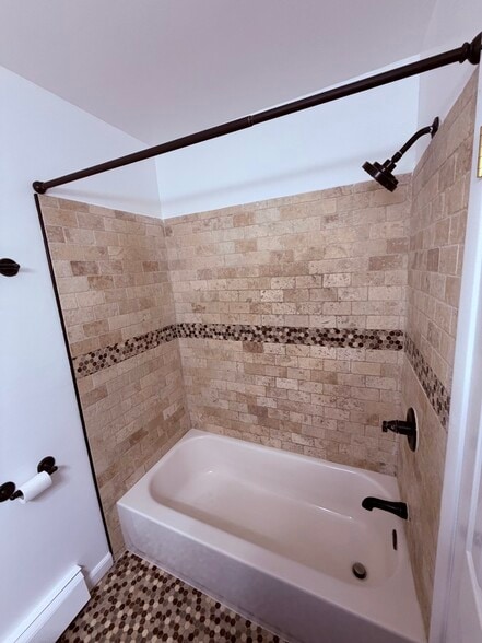 Main Bathroom - 729 Solly Ave