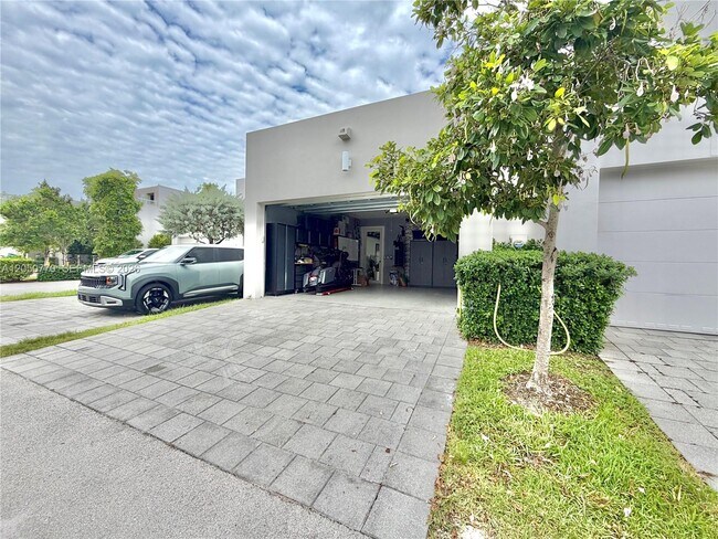 Building Photo - 6415 NW 105th Ct