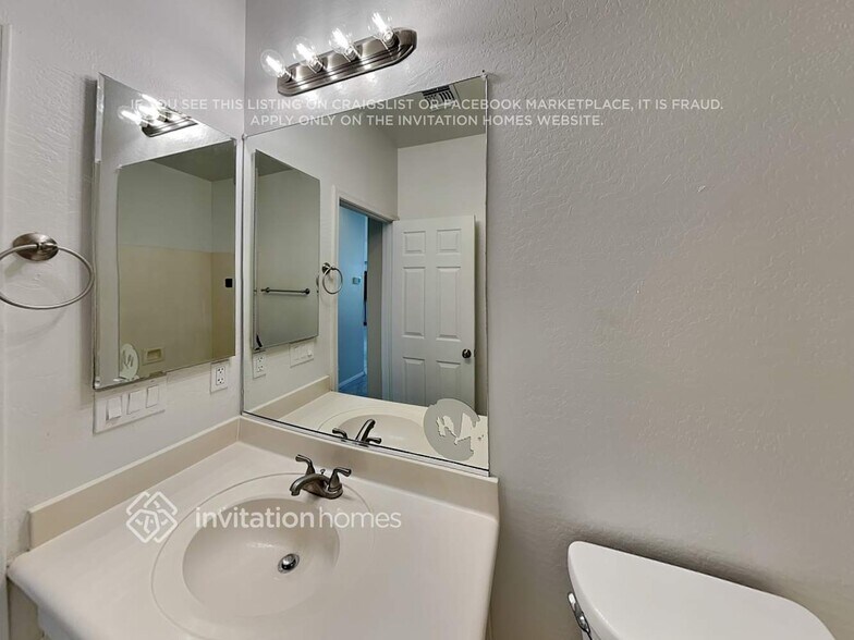 Building Photo - 8787 W Augusta Ave