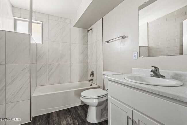 Building Photo - 221 5th Ave E