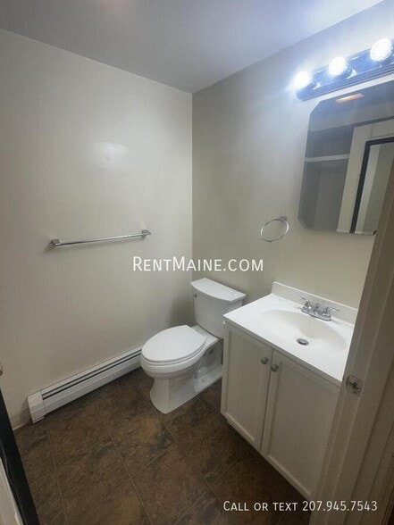 Building Photo - 557 Riverside Dr