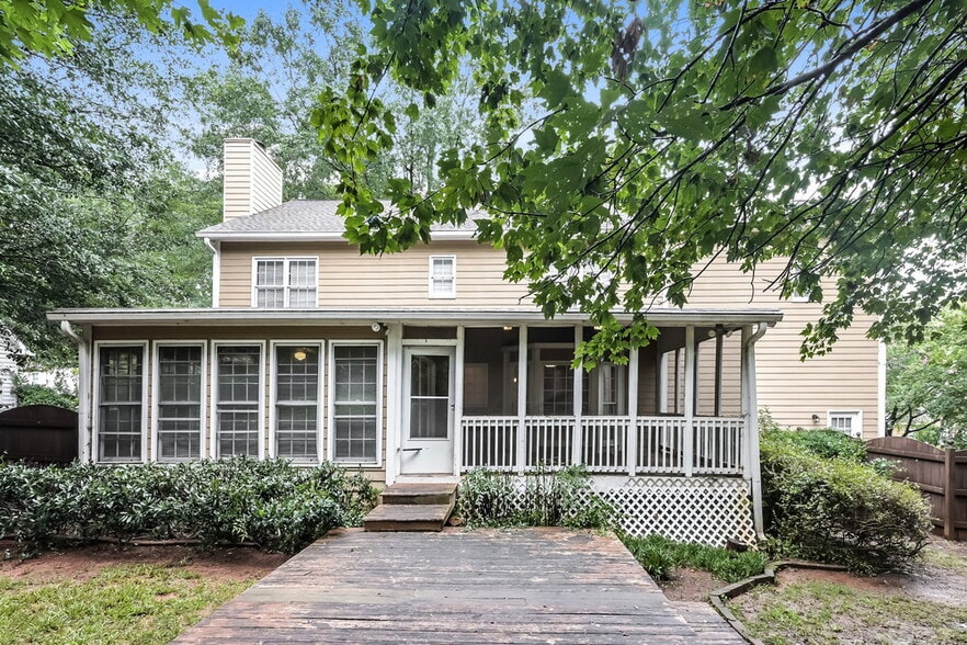 Building Photo - 2481 Meadowglen Trail