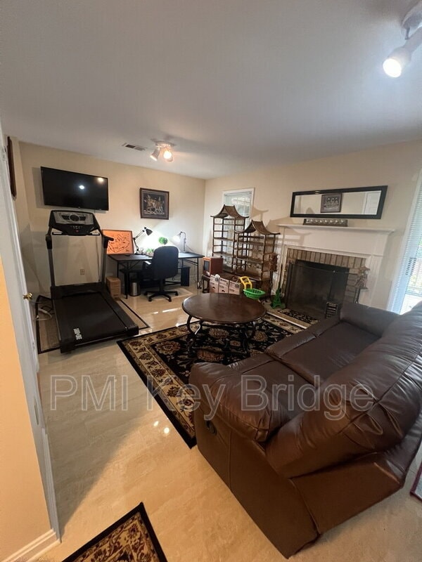 Building Photo - 7427 Salford Ct