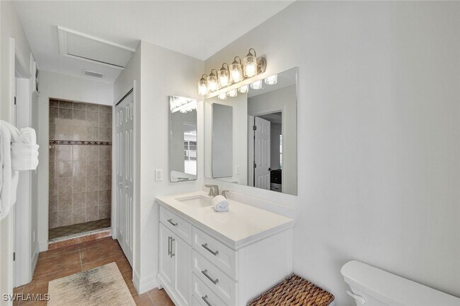 Building Photo - 2033 SE 27th Terrace