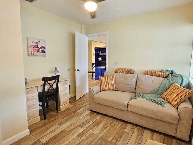 Building Photo - 426 Pineview Dr