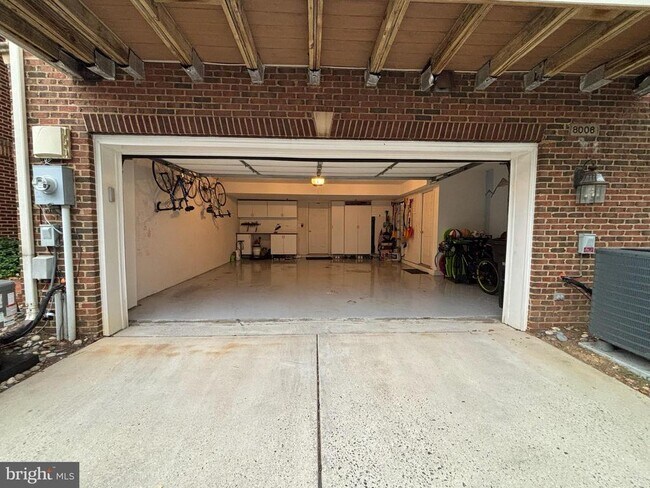 Building Photo - 8006 Reserve Way
