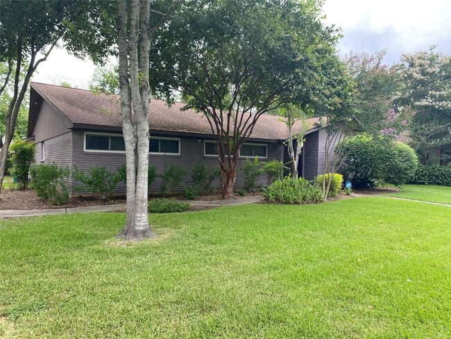 Building Photo - 9614 Greenwillow Dr