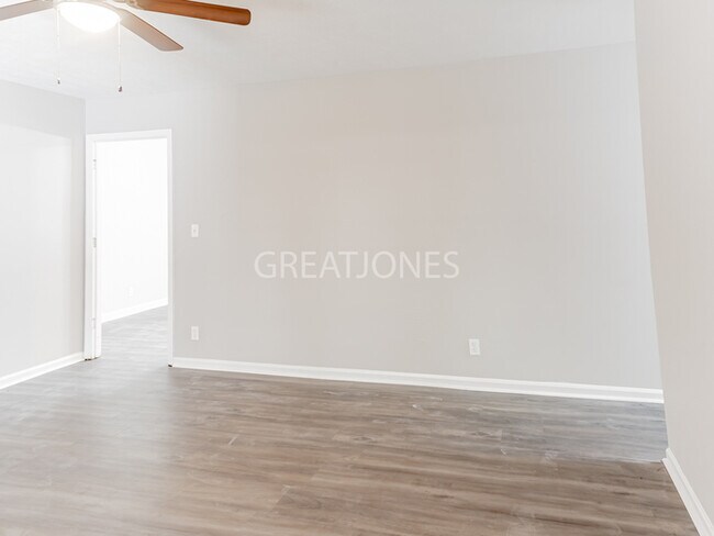 Building Photo - NOW OFFERING HALF OFF THE FIRST FULL MONTH...