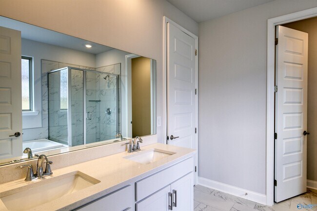 Building Photo - 190 Clift Crk Dr