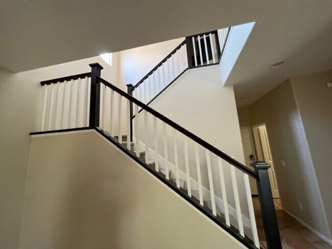 Building Photo - Rolling Hills Ranch! Spacious 4 Bedroom 2....