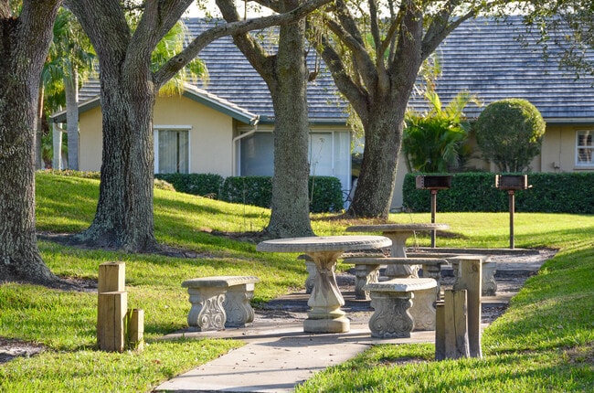 Building Photo - 3662 SW Sunset Trace Cir