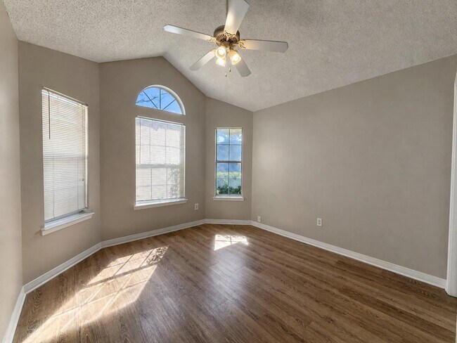Building Photo - 1108 Post Oak Path