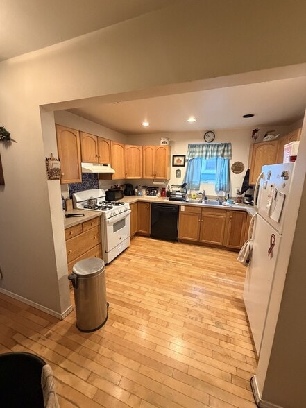 Building Photo - 226 D St NW