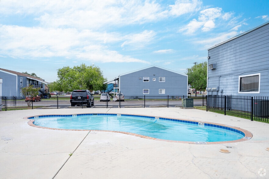 Valhalla Pool - Beautiful, spacious property with an excellent location!