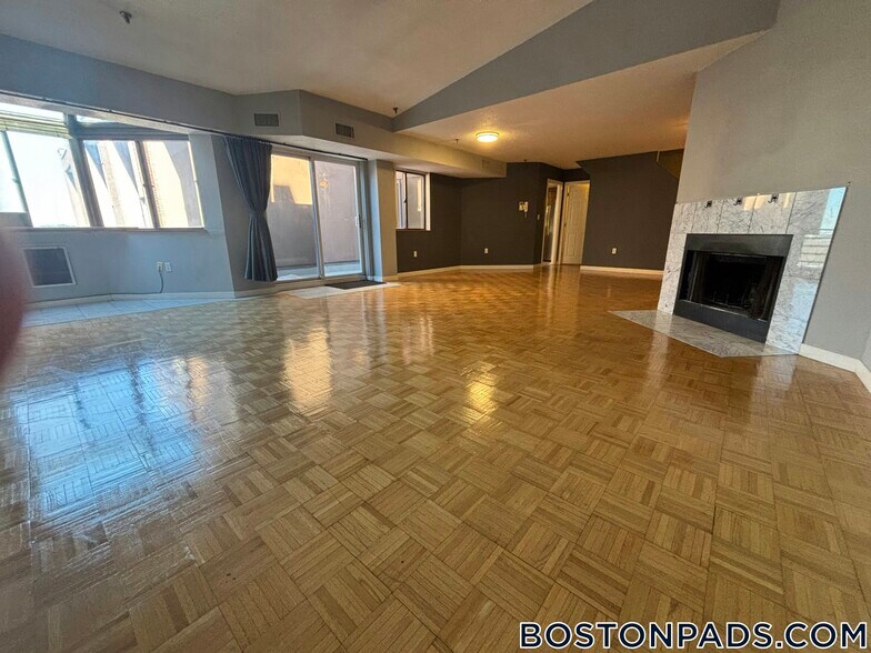 Building Photo - 147 Kelton St