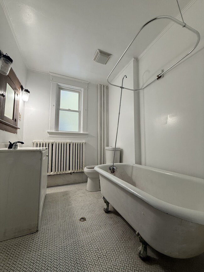 Building Photo - 34 Besch Ave