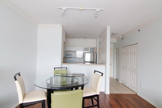 Building Photo - 616 Clearwater Park Rd