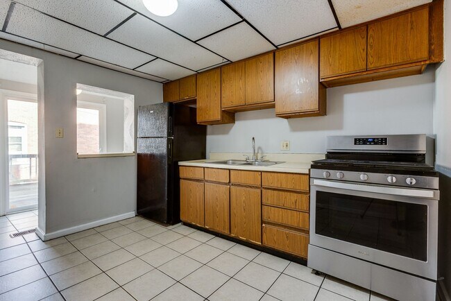 Building Photo - Brighton Heights 3 Bedroom Townhome