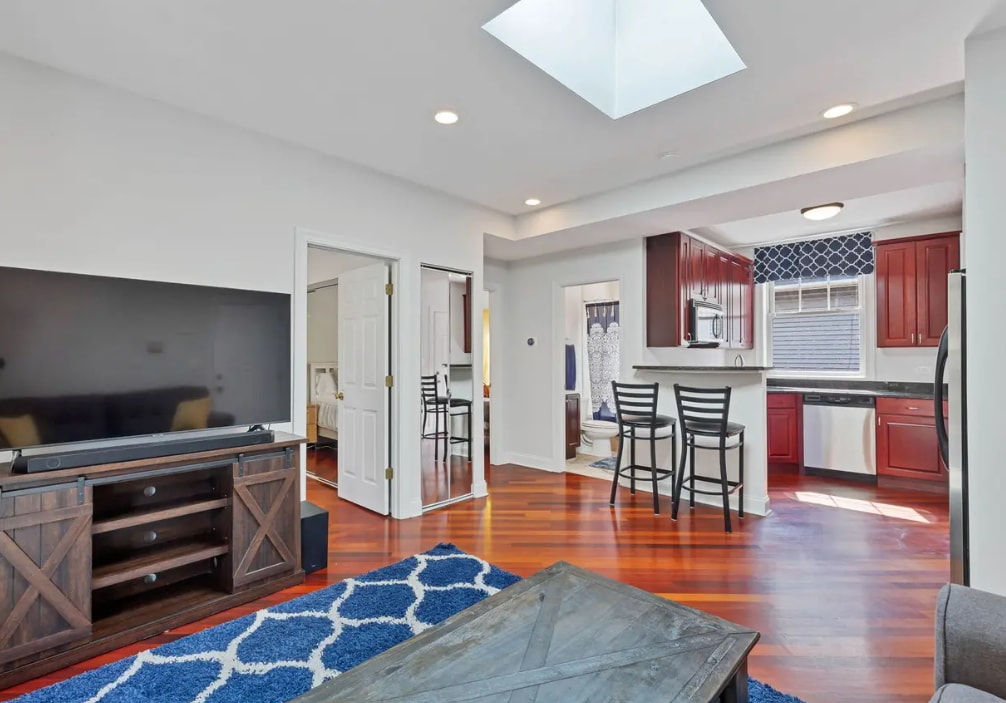 Building Photo - 3846 N Lamon Ave