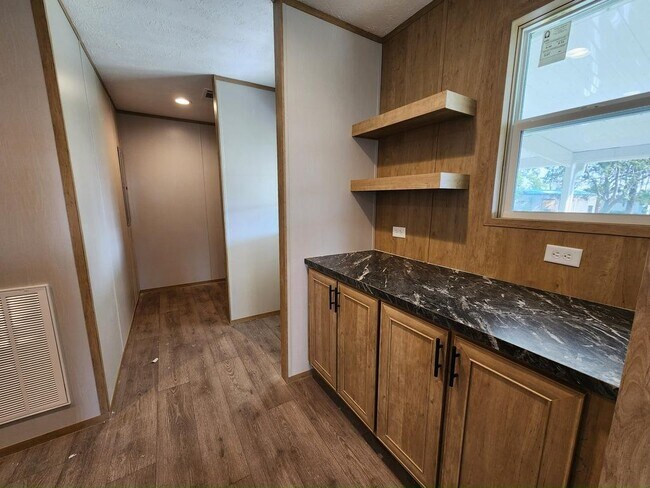 Building Photo - 539 Zebra Dr