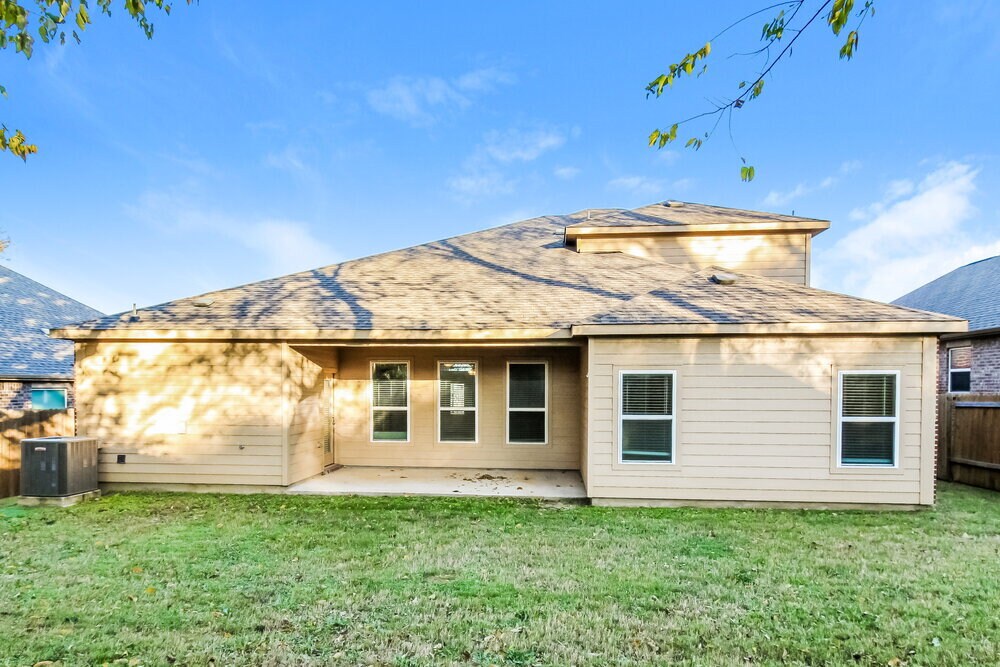 Building Photo - 821 Summer Oaks Dr