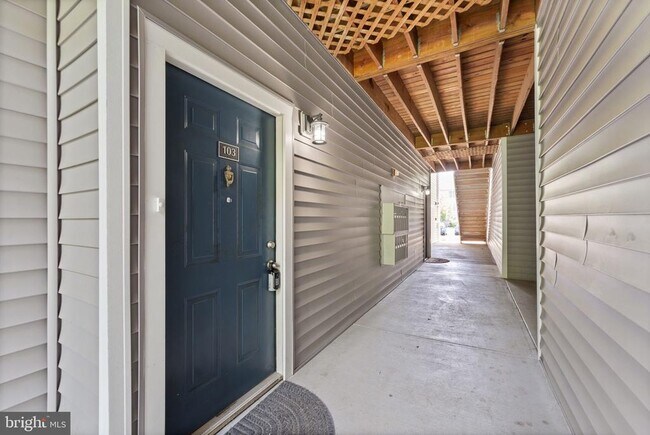 Building Photo - 20453 Chesapeake Square