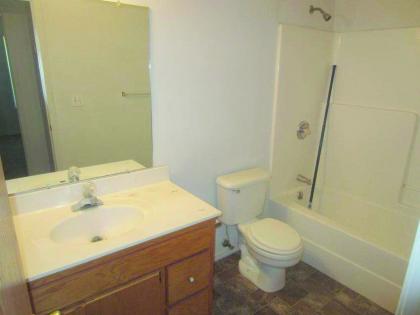 Bathroom - R & L Apartments