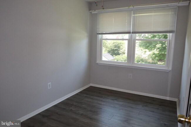 Building Photo - 332 Bailey Ave