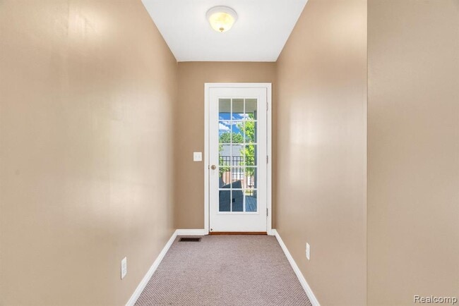 Building Photo - 42682 Park Cresent Dr