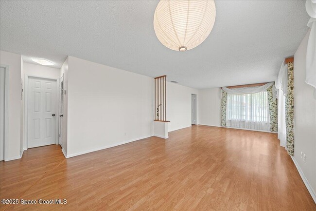 Building Photo - 201 St Lucie Ln