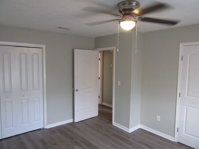 Building Photo - 2914 Sequoia Ave